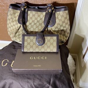 Gucci Interlocking GG Scarlet Tote with matching wallet